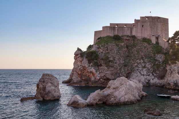 Het Fort Lovrijenac is een fort buiten de westelijke muur van de stad Dubrovnik in Kroatië