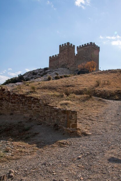 Het Genuese fort is een oud fort in de stad Sudak op het Krim-schiereiland