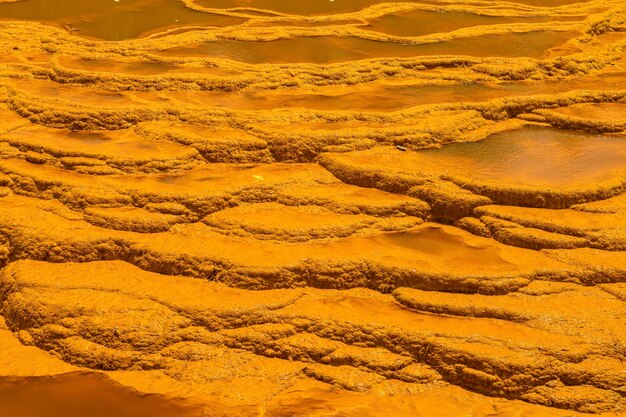 Het gestructureerde landschap van de ijzerrijke oevers van Rio Tintos