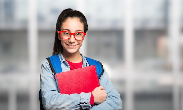 Het glimlachende jonge portret van het studentenmeisje