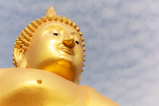 Het grote Gouden Beeld van Boedha in Wat Muang (Boeddhistische Tempel Muang), Ang Thong, Thailand