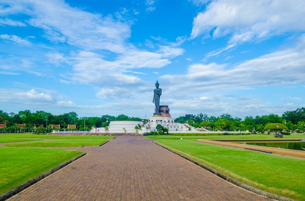 Het grote standbeeld van Boedha bij phutthamonthonprovincie, Nakhon Pathom, Thailand