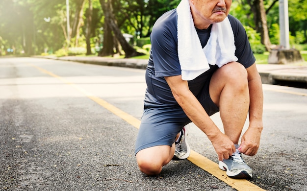 Het hogere volwassen concept van de de sportactiviteit van de jogging lopende oefening