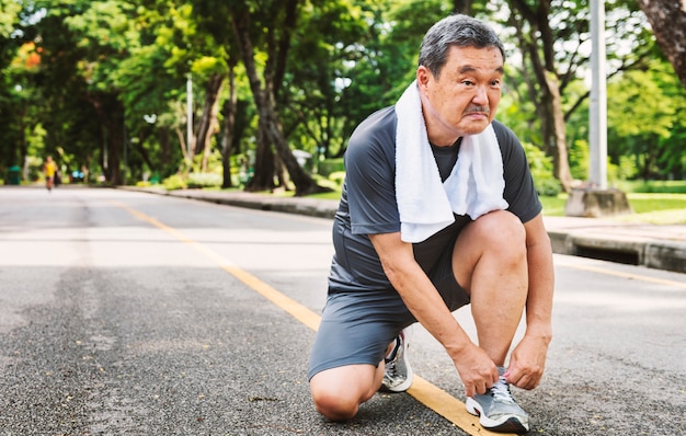 Het hogere Volwassen Concept van de de Sportactiviteit van de Jogging Lopende Oefening