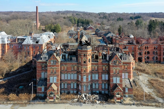 Het Hudson River State Hospital is een voormalig psychiatrisch ziekenhuis van de staat New York dat van 1873 tot zijn sluiting in de vroege jaren 2000 werkte.