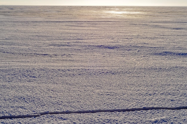 Het ijs op het meer Pskovskoe