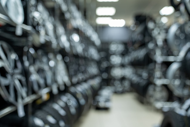 Het interieur van de bandenwinkel, eenvoudige auto-onderdelen