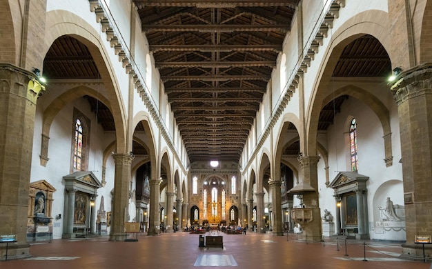 Het interieur van de basiliek van Santa Croce in Florence