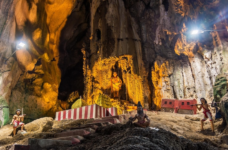 Foto het interieur van de batu-grotten in kuala lumpur, maleisië