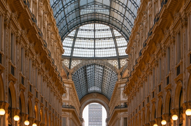 Foto het interieur van galleria vittorio emanuele ii, een van 's werelds oudste winkelcentra