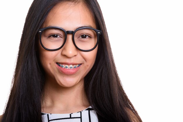 Het jonge gelukkige Aziatische tienernerdmeisje glimlachen