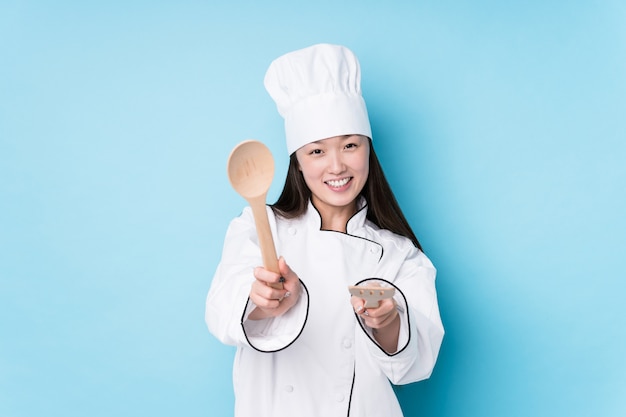 Het jonge Japanse chef-kokvrouw koken