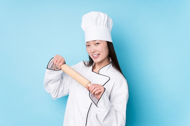 Het jonge Japanse chef-kokvrouw koken