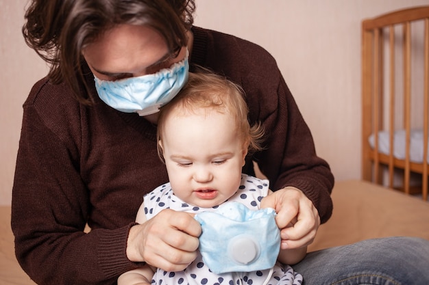 Foto het kind wil geen medisch masker dragen