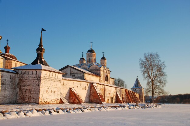 Het KirilloBelozersky-klooster in de winter