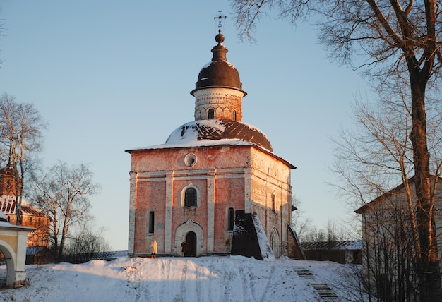 Het KirilloBelozersky-klooster in de winter