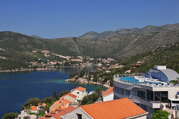 Het kleine dorp aan de kust van de Adriatische Zee, Kroatië