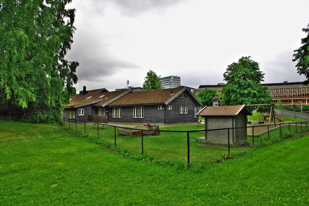 Het kleine houten huis in oslo, noorwegen