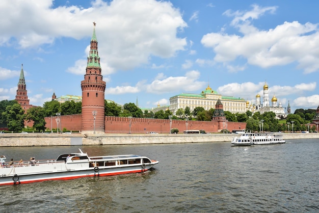Het Kremlin van Moskou en de dijk