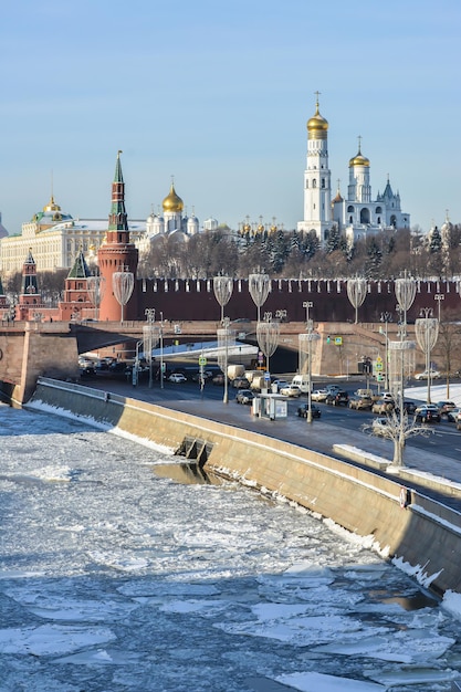 Het kremlin van moskou en de waterkant