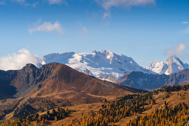 Het landschap van de de herfstberg in Dolomiet, Italië.