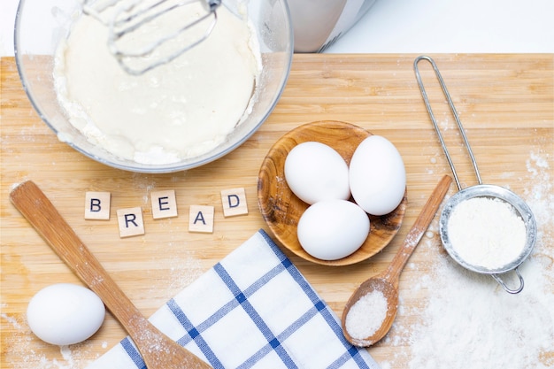 Het maken van deeg voor brood of zelfgemaakt gebak