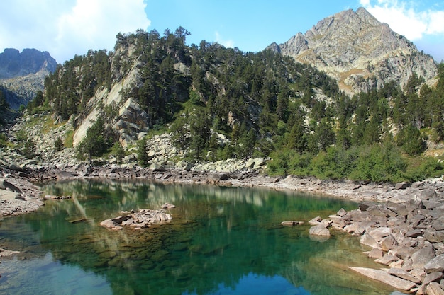 Het meer Gerber de Baix in het nationale park Aiguestortes en Estany Sant Maurici in Lerida
