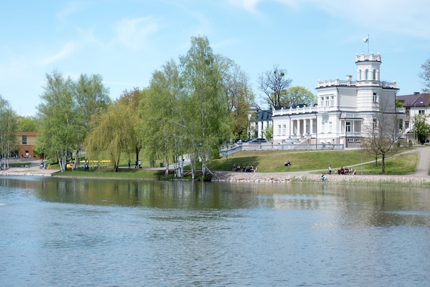 Het meer in het stadspark.