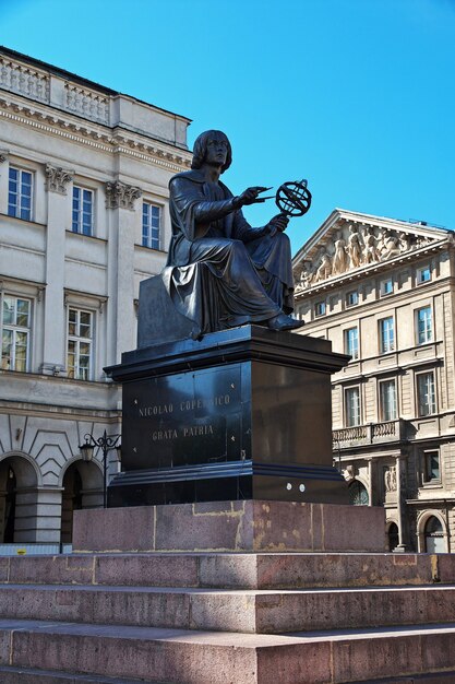 Het monument van Copernicus in Warschau, Polen