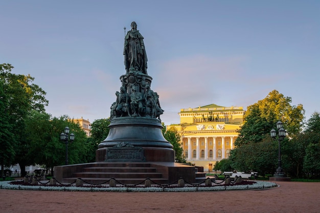 Het monument voor Catherine II en het Alexandrinsky Theater St. Petersburg Rusland