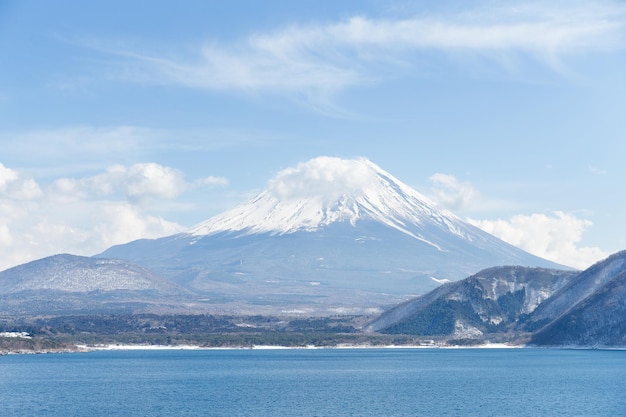 Het Motosu-meer en Fujisan