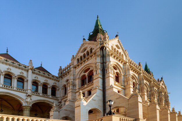 Het nationale oude parlement in Hongaars Boedapest