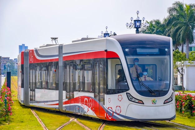 Het nieuwe tramsysteem in de economische en technologische ontwikkelingszone van het district Huangpu in Guangzhou