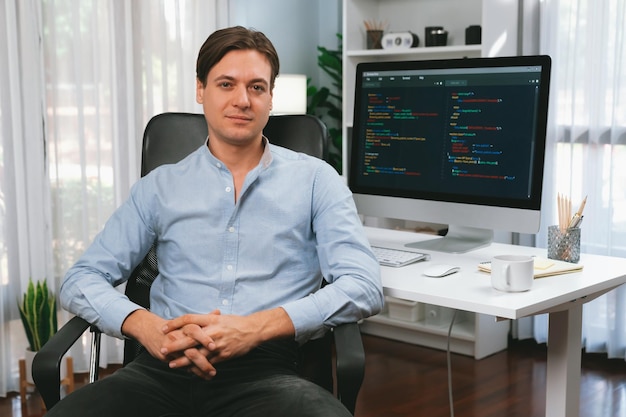 Het ontwikkelaar op zoek camera met online software ontwikkeling pecuniary