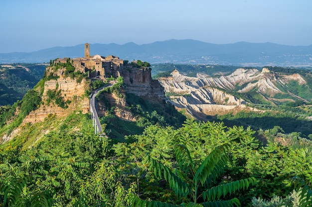 Het oude dorp Civita di Bagnoregio, ook wel de diying-stad genoemd, in de regio Tuscia, Italië