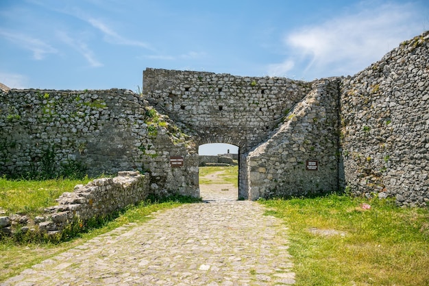 Het oude fort verdedigde in het verleden de stad Shkoder