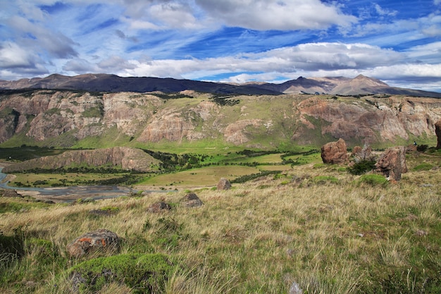 Het panorama-uitzicht sluit fitz roy, el chalten, patagonië, argentinië