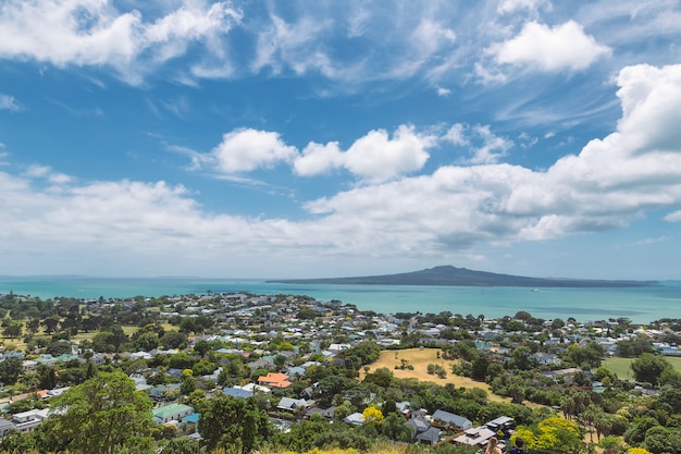 Het panorama van het Rangitotoeiland van Onderstel Victoria in Auckland, Nieuw Zeeland