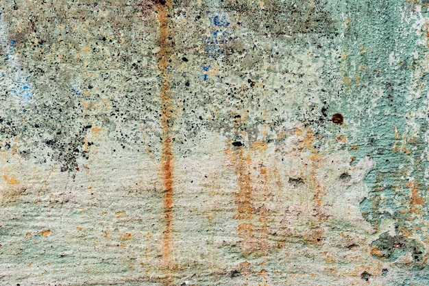 Het patroon van een betonnen muur met scheuren en krassen
