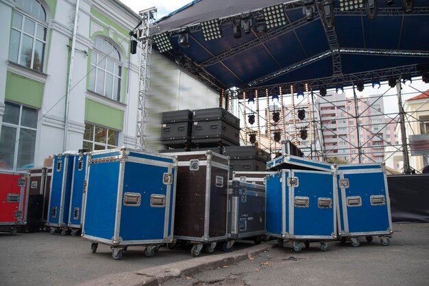 Het podium voorbereiden voor een concert