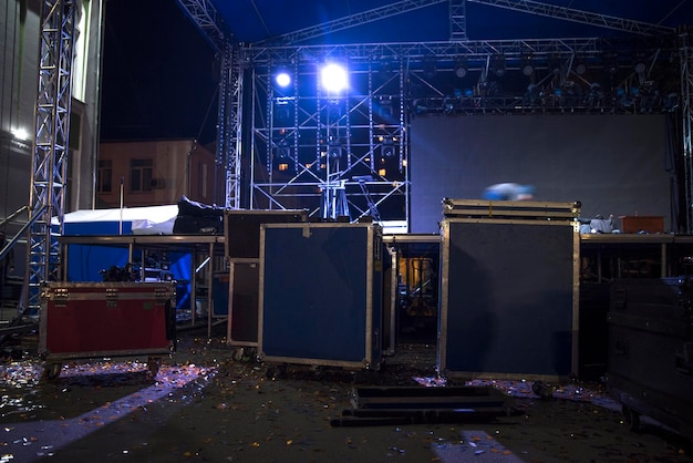 Foto het podium voorbereiden voor een concert