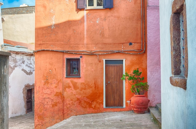 Het prachtige steegje van de oude stad Castelsardo