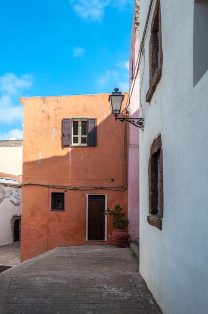 Het prachtige steegje van de oude stad Castelsardo