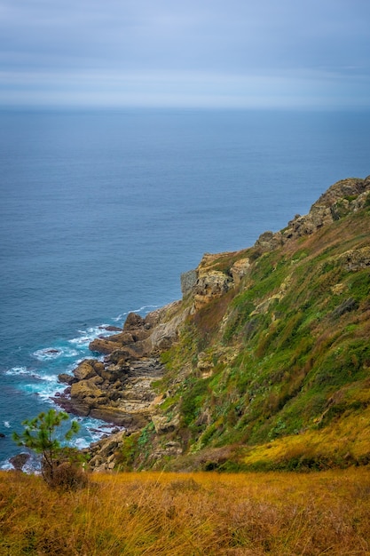 Het prachtige uitzicht op de zee vanaf de berg Ulia in de stad San Sebastian, Gipuzkoa