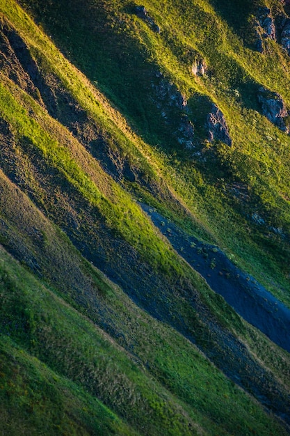 Het prachtige zomerlandschap in Arkhyz