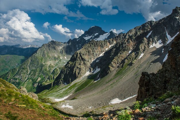 Het prachtige zomerse landschap in Arkhyz, Rusland