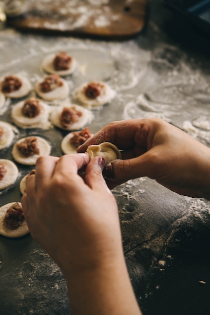 het proces van het koken van dumplings