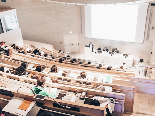 Foto het publiek in de collegezaal