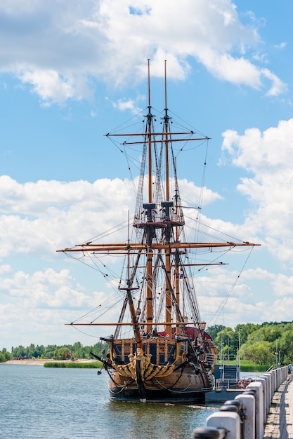 Het scheepsmuseum op het admiraliteitsplein