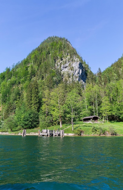 Het schilderachtige meer koenigssee in beieren